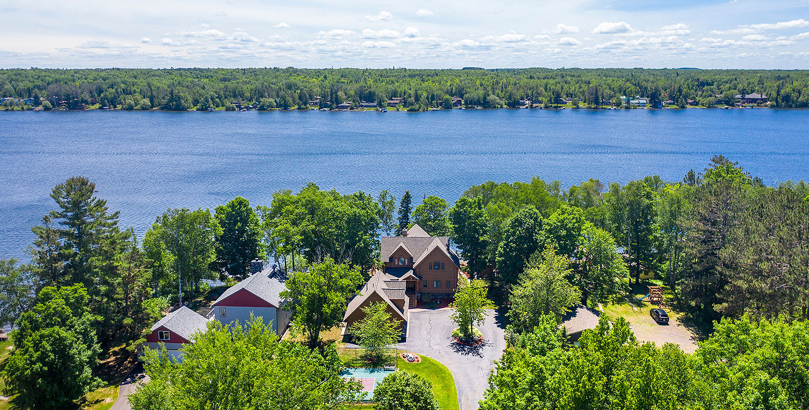 Lake house complex